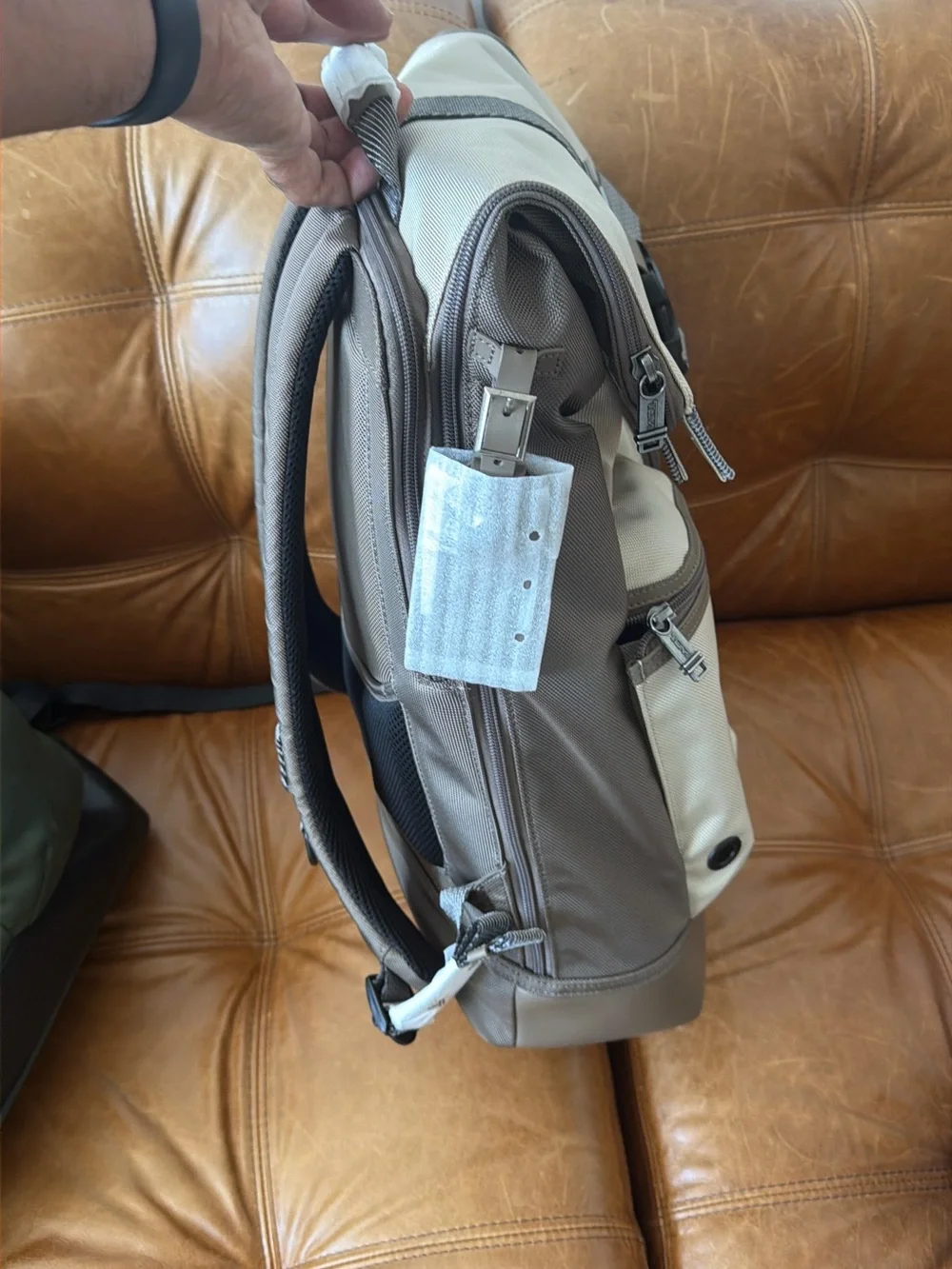 Tumi sleek roll